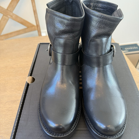 FRYE  10M “Veronica Bootie” Women’s Oiled Leather Waterproof Black Boot Riding - Picture 3 of 8